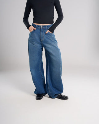 Female Light Blue Huge Back Pocket Barrel Fit Jeans Jeans IN YOUR SHOE 38