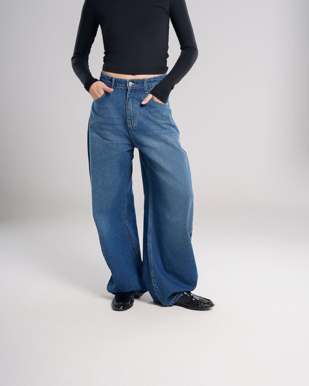Female Light Blue Huge Back Pocket Barrel Fit Jeans Jeans IN YOUR SHOE 38 
